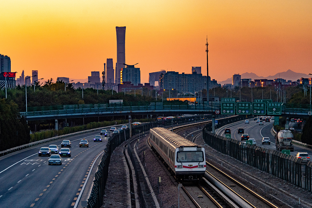 Поезд едет по первой линии метро в Пекине, Китай, 2021 год. Фото: wikipedia.com
