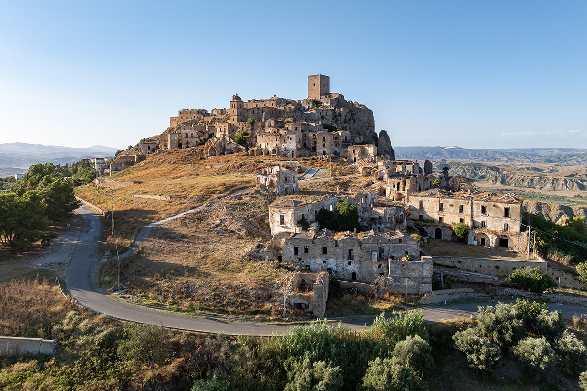 Город-призрак Крако в провинции Базиликата, Италия, 12 мая 2024 года. Фото: shutterstock.com