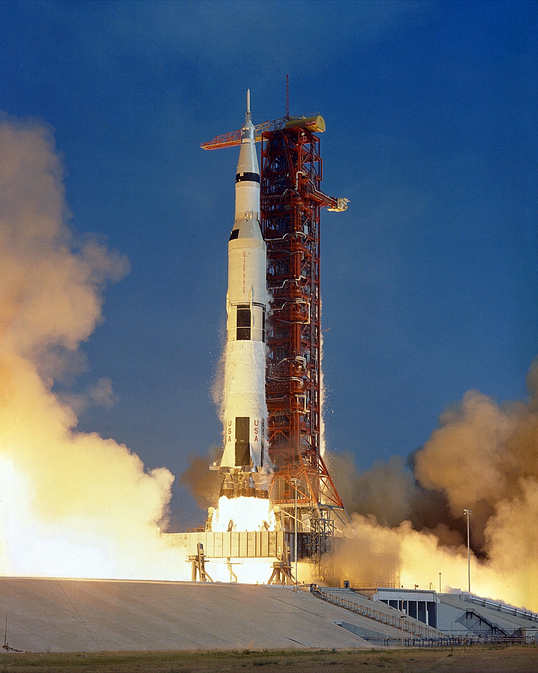 Старт космического корабля Аполлон-11 на ракете Сатурн-5 16 июля 1969 года. Фото: Авторство: NASA, commons.wikimedia.org