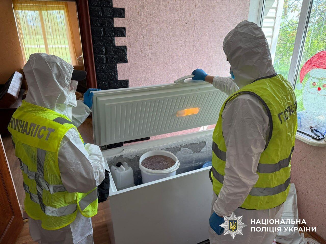 Провели более 200 обысков в 15 регионах: в Украине ликвидировали одну из крупнейших нарколабораторий. Фото и видео