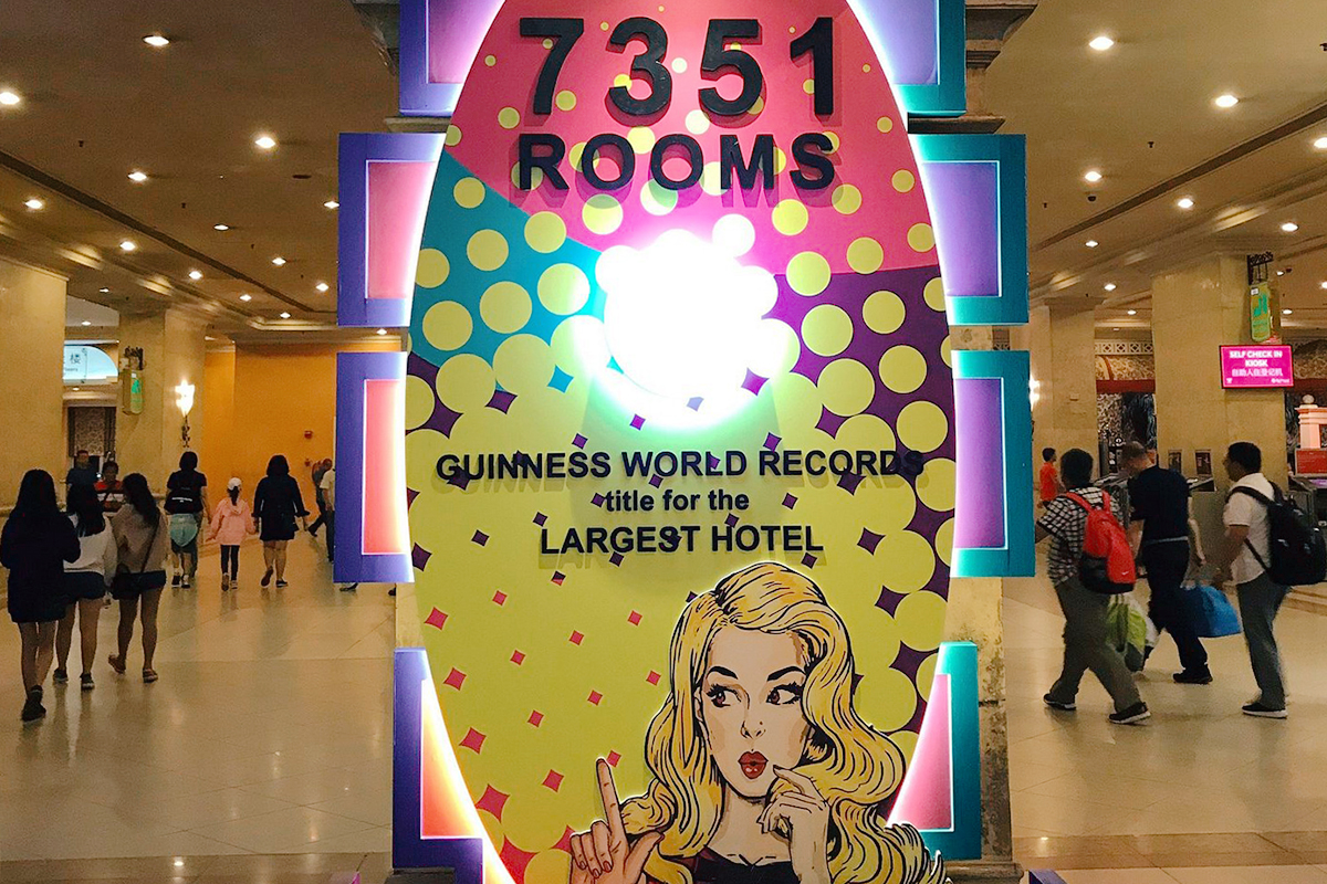 Табличка с упоминанием гостиничного комплекса First World Hotel & Plaza как самого большого в мире отеля, в Книге рекордов Гинесса, Малайзия. Фото: tripadvisor.com