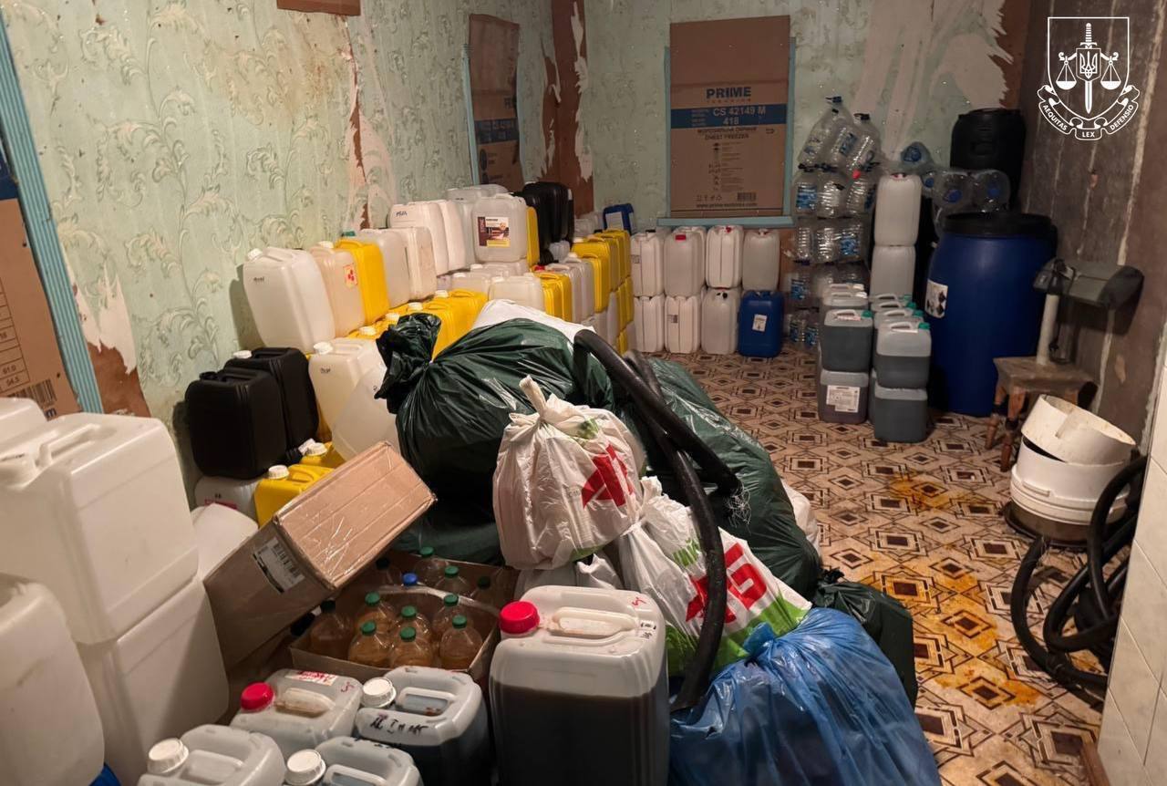 Провели более 200 обысков в 15 регионах: в Украине ликвидировали одну из крупнейших нарколабораторий. Фото и видео
