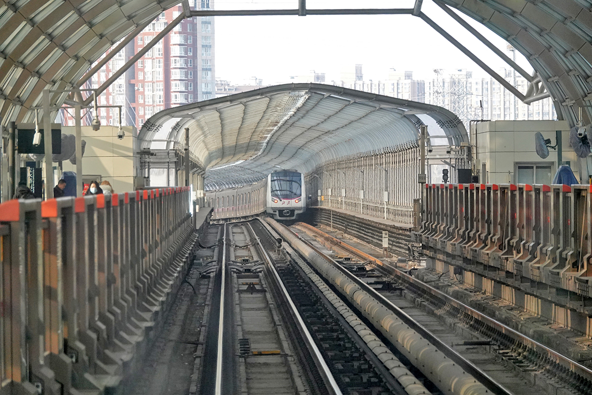 Поезд на пятой линии метро в Пекине, Китай, 6 февраля 2024 года. Фото: Reuters