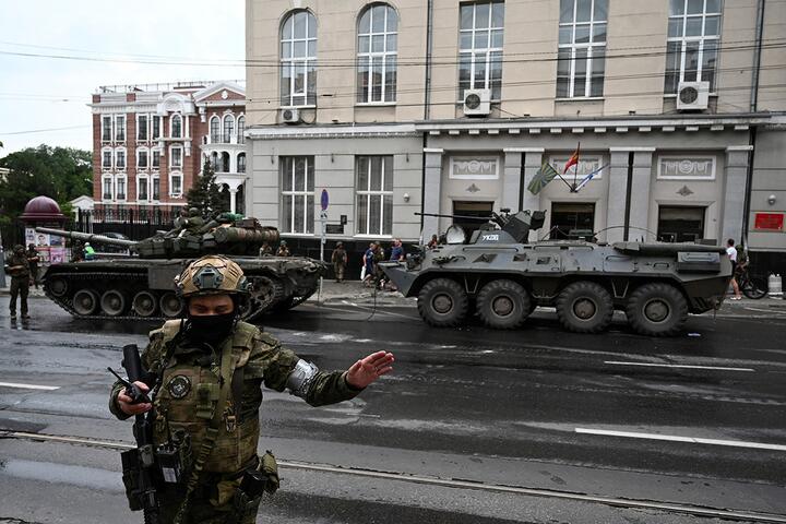 Наемники ЧВК Вагнера возле штаба Южного военного округа в городе Ростов-на-Дону, Россия, 24 июня 2023 года. Фото: Reuters