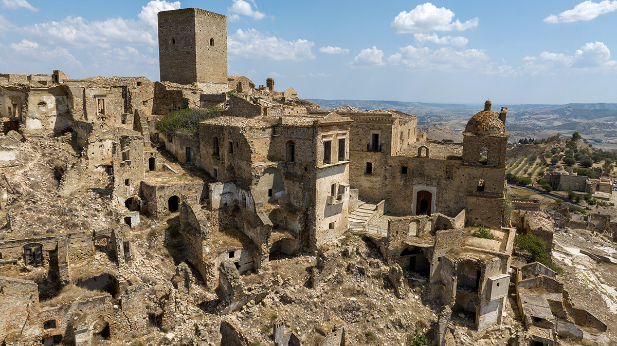 Город-призрак Крако в провинции Базиликата, Италия, 18 декабря 2024 года. Фото: shutterstock.com