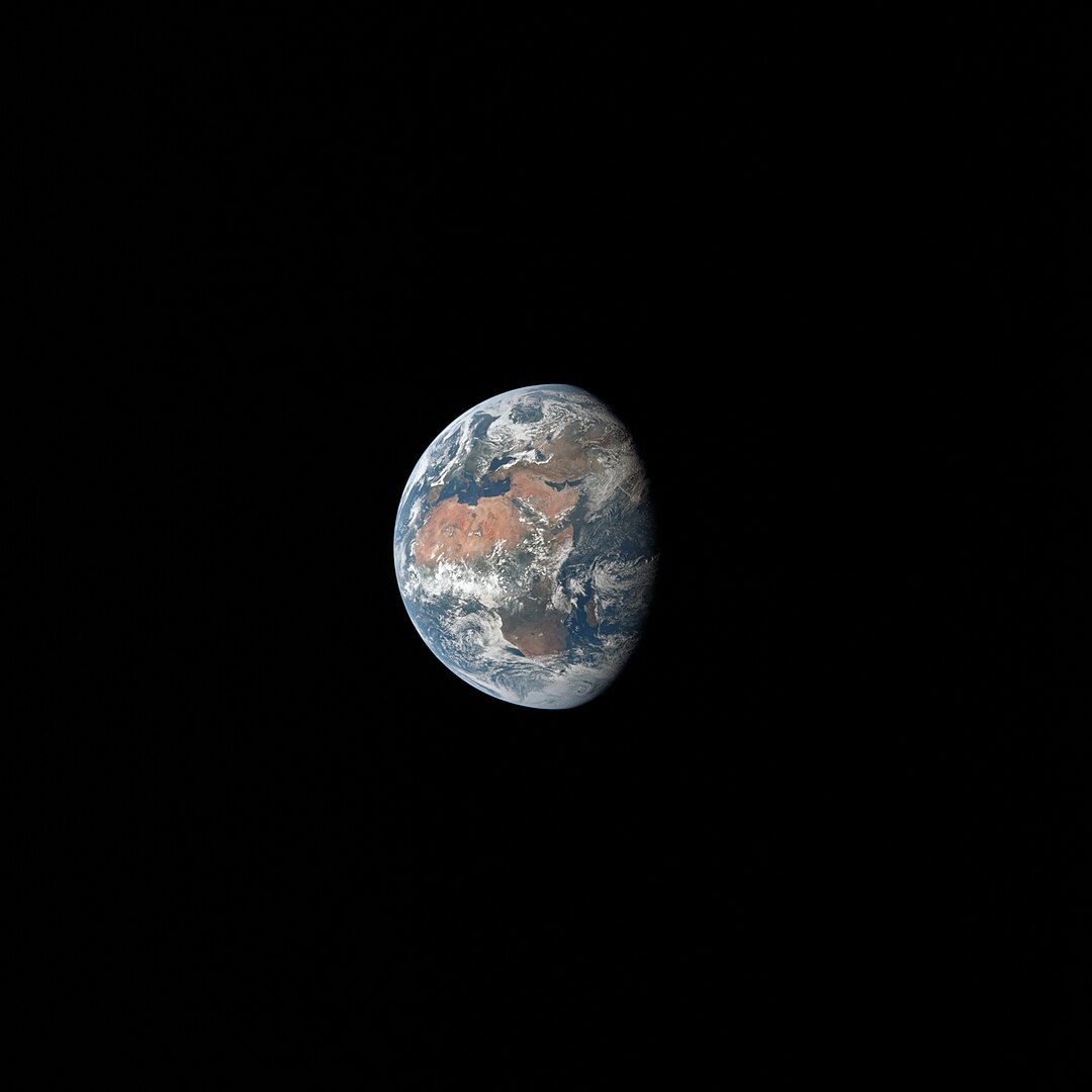 Снимок Земли, сделанный астронавтами Аполллона-11 на третий день полета к Луне. Фото: Авторство: NASA. Общественное достояние, commons.wikimedia.org