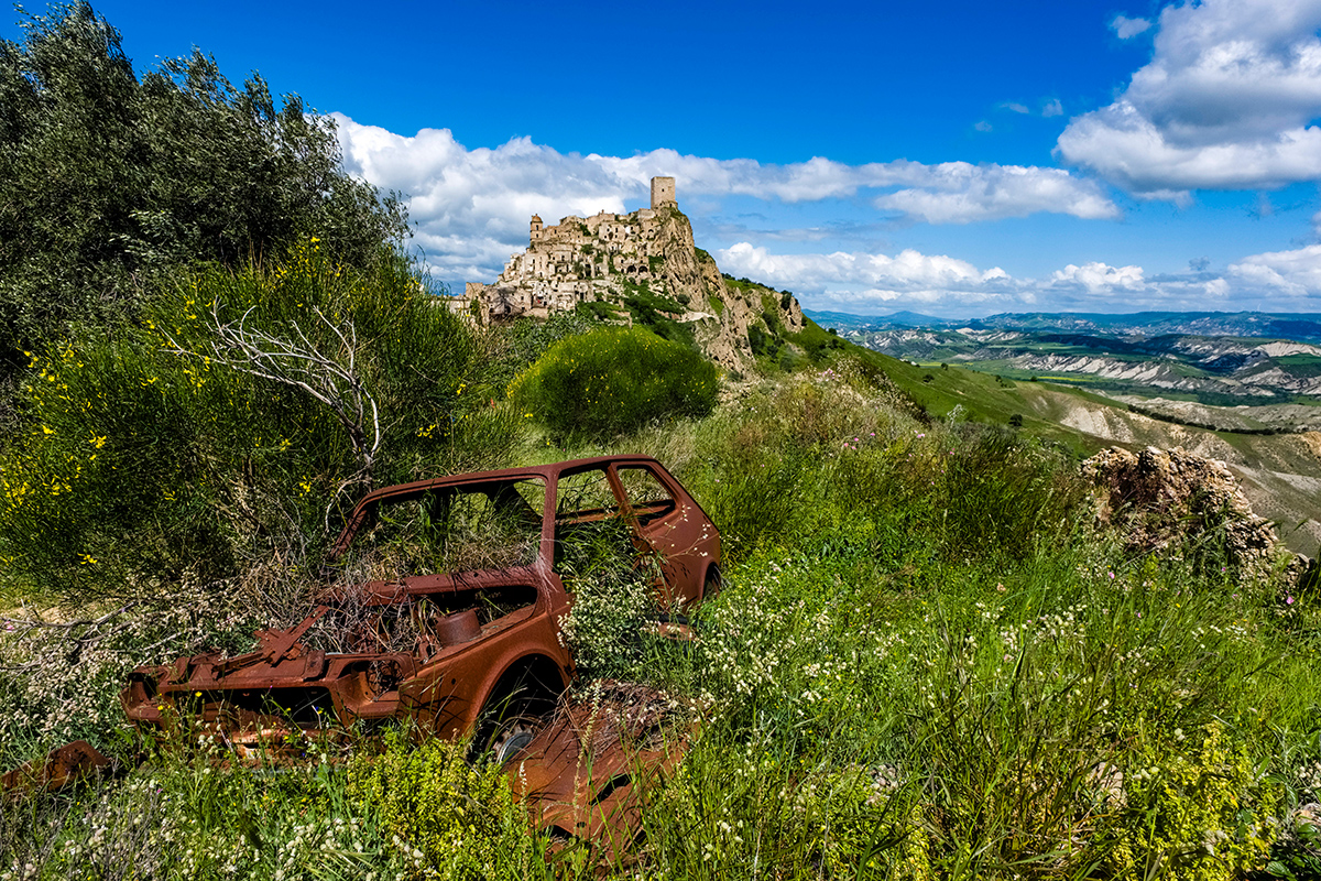 Город-призрак Крако в провинции Базиликата, Италия, 26 апреля 2024 года. Фото: shutterstock.com