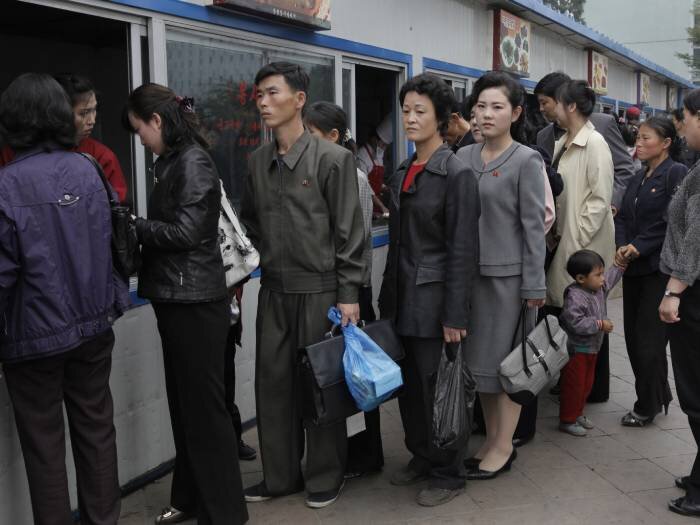 Жители Северной Кореи 