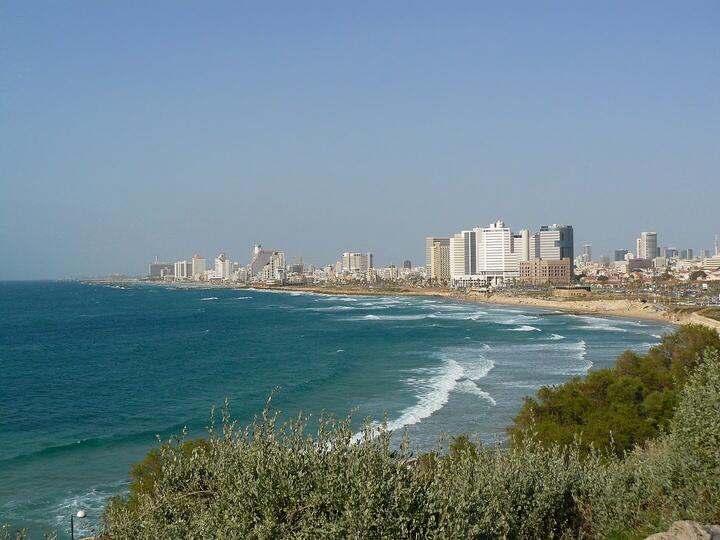Вид на пляж Тель-Авива из Яффы. Израиль, март 2009 года. Фото: Yulia Kuprina. CC BY-SA 3.0, commons.wikimedia.org